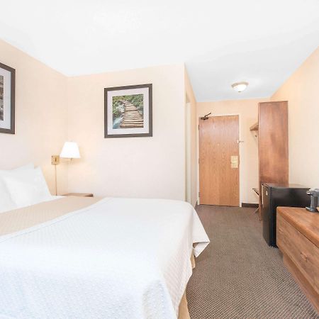 Days Inn By Wyndham West Rapid City Bagian luar foto