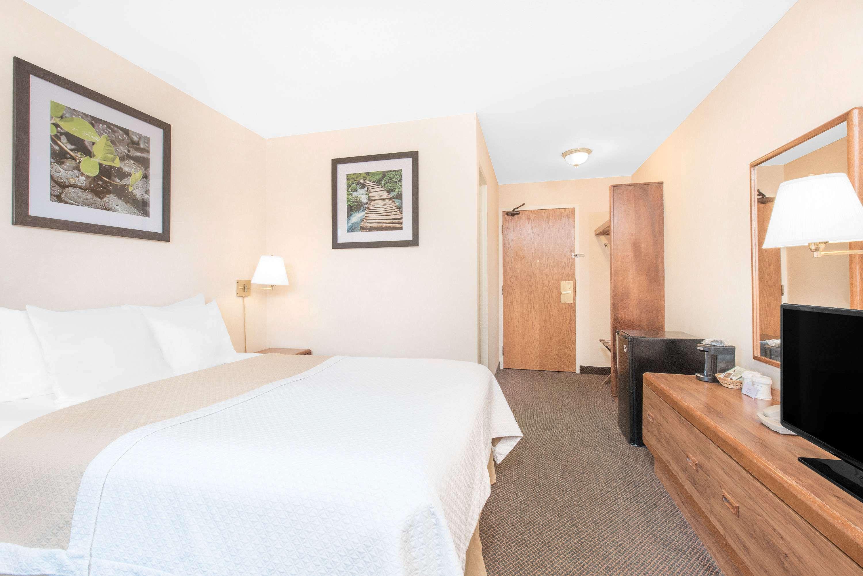 Days Inn By Wyndham West Rapid City Bagian luar foto
