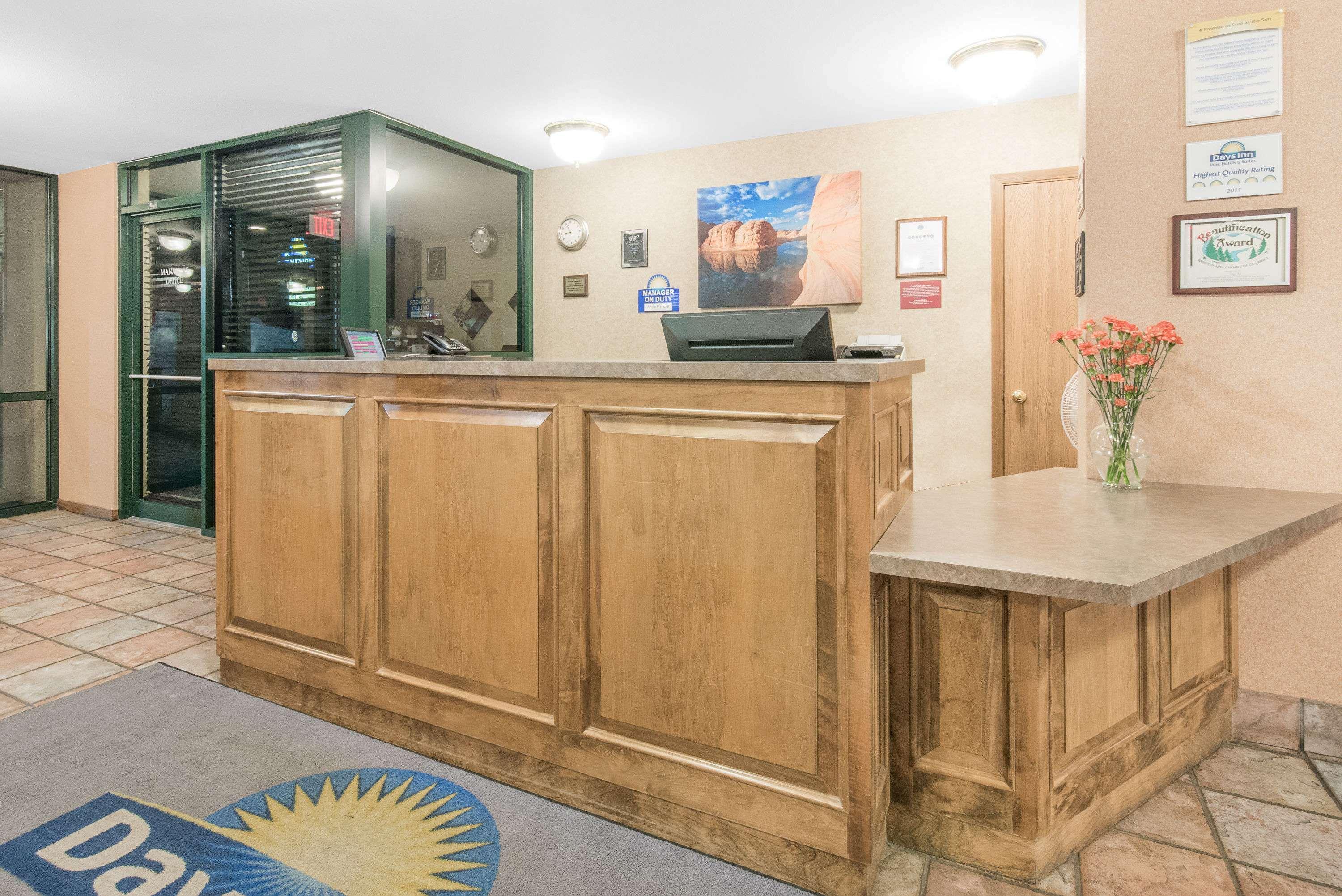 Days Inn By Wyndham West Rapid City Bagian luar foto