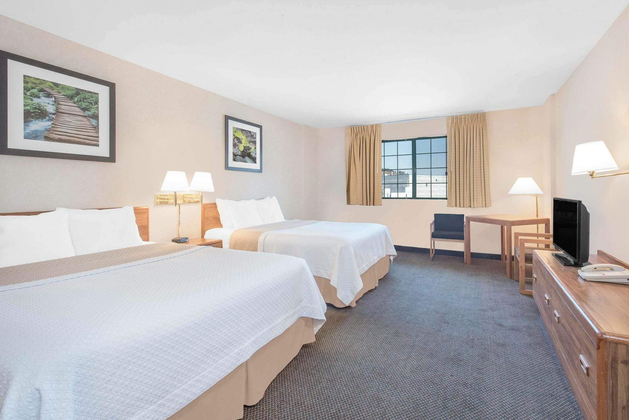 Days Inn By Wyndham West Rapid City Bagian luar foto